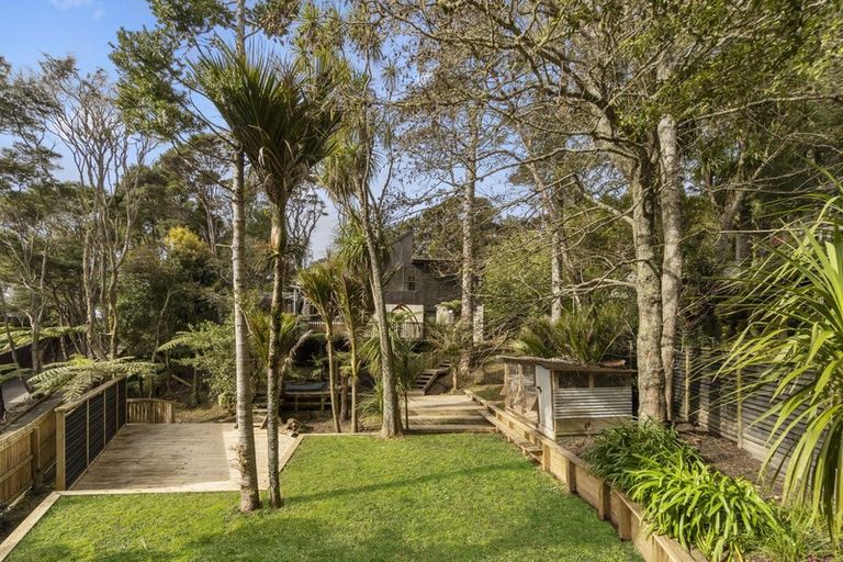 Photo of property in 195 Atkinson Road, Titirangi, Auckland, 0604
