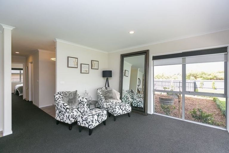 Photo of property in 126 Pohutukawa Place, Waiwhakaiho, New Plymouth, 4312