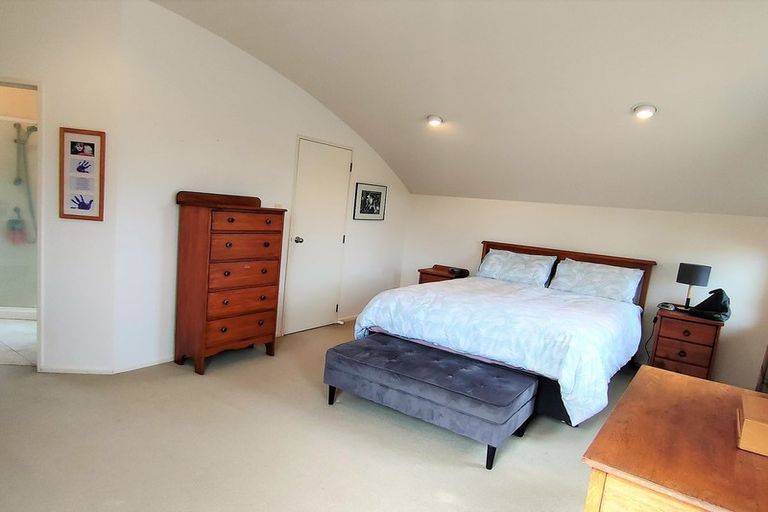 Photo of property in 2/27b Balmain Road, Birkenhead, Auckland, 0626