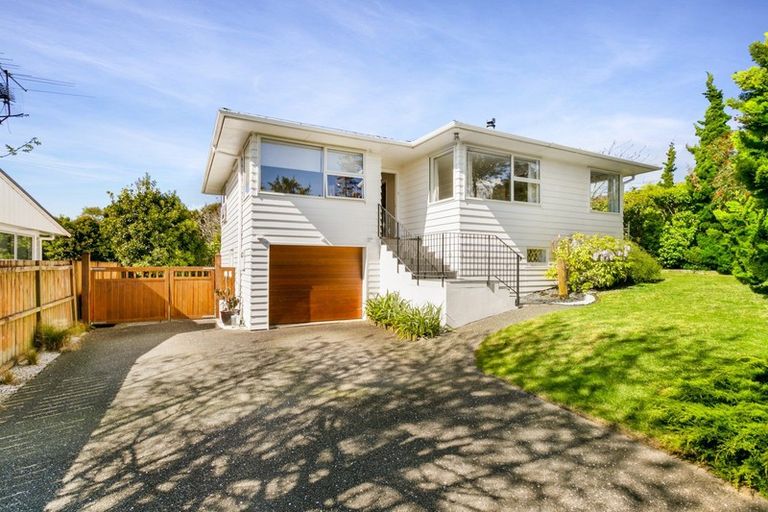 Photo of property in 11 Blakeborough Drive, Forrest Hill, Auckland, 0620