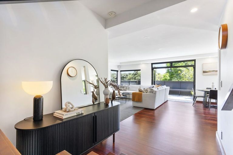 Photo of property in 25a Barron Drive, Green Bay, Auckland, 0604