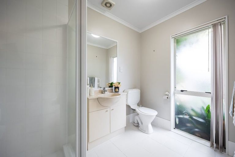 Photo of property in 2 Jubaea Place, Henderson, Auckland, 0610