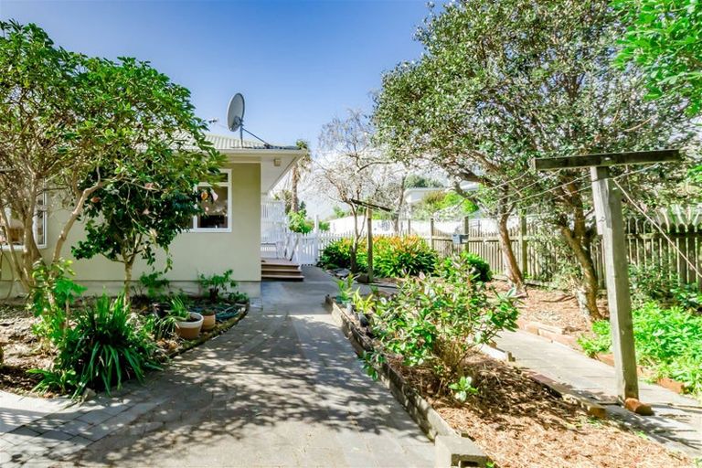 Photo of property in 8a Fleetwood Grove, Waikanae, 5036