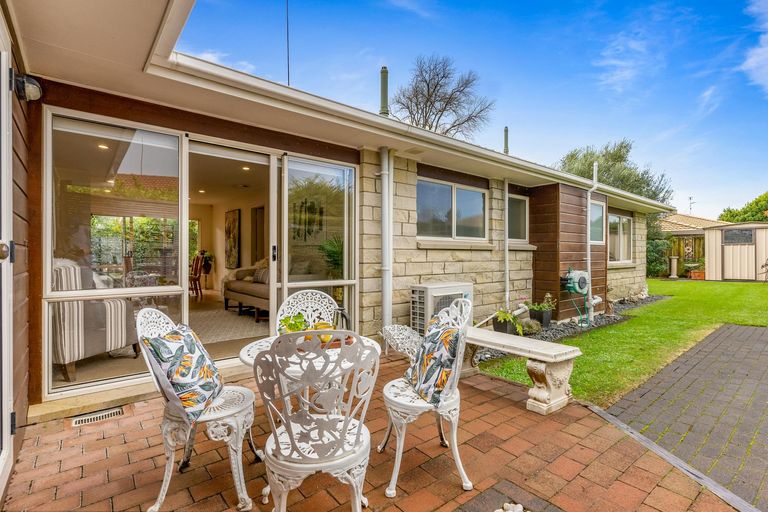 Photo of property in 41 Headcorn Place, Botany Downs, Auckland, 2010