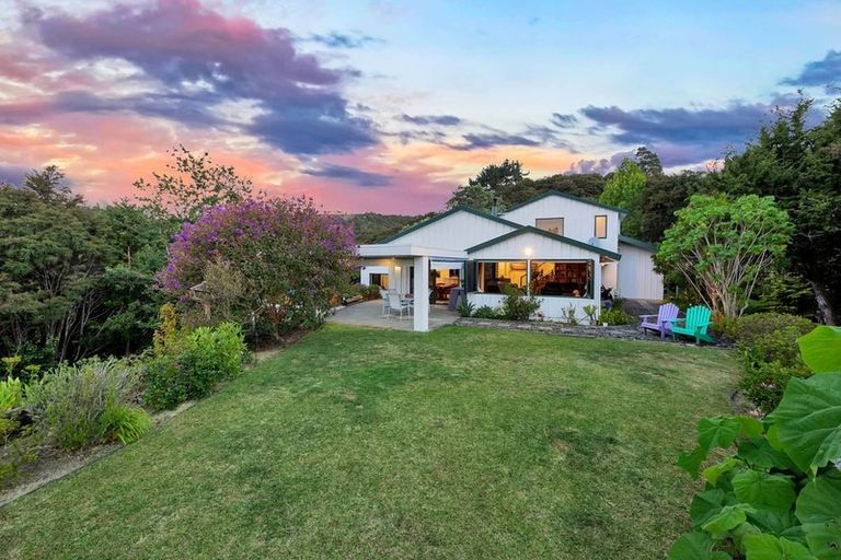 Photo of property in 266 Kaipara Road, Papakura, 2582