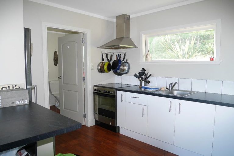 Photo of property in 15 Poneke Drive, Waikanae, 5036