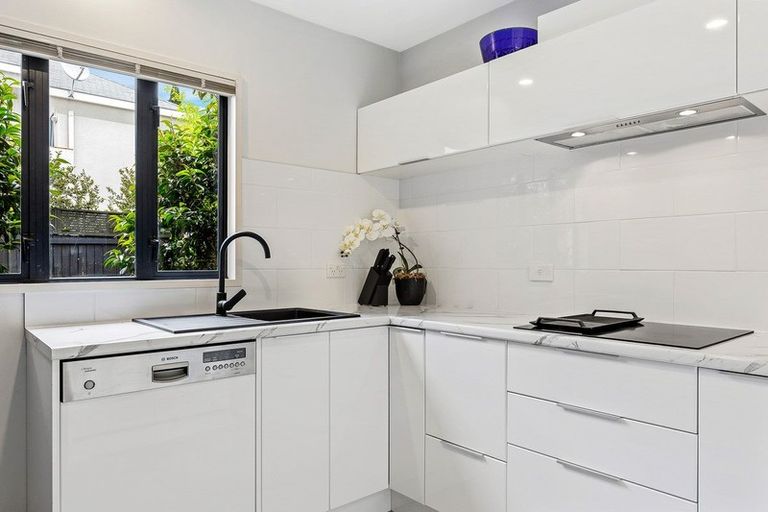 Photo of property in 2/16 Hanover Place, Ilam, Christchurch, 8041