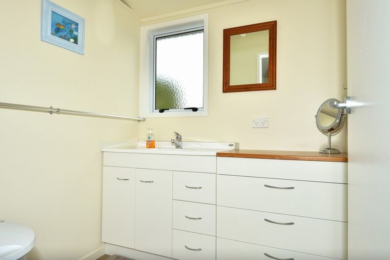 Photo of property in 5 Pipi Crescent, Mahia, 4198