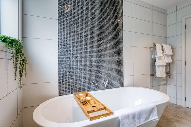 Photo of property in 128 Churchill Road, Rothesay Bay, Auckland, 0630