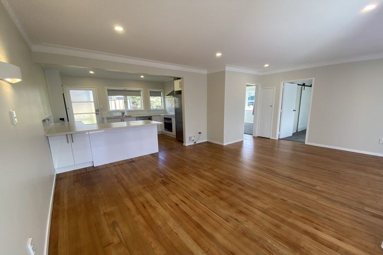 Photo of property in 3 Merchant Avenue, Te Atatu South, Auckland, 0610
