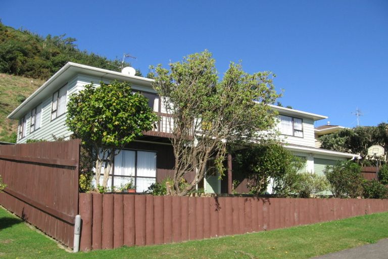 Photo of property in 45 Woodman Drive, Tawa, Wellington, 5028