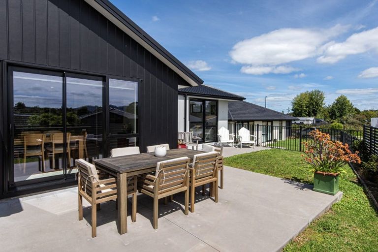 Photo of property in 1 Glenbervie Drive, Glenbervie, 0173