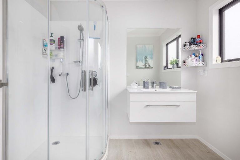 Photo of property in 39 Karearea Avenue, Kenepuru, Porirua, 5022