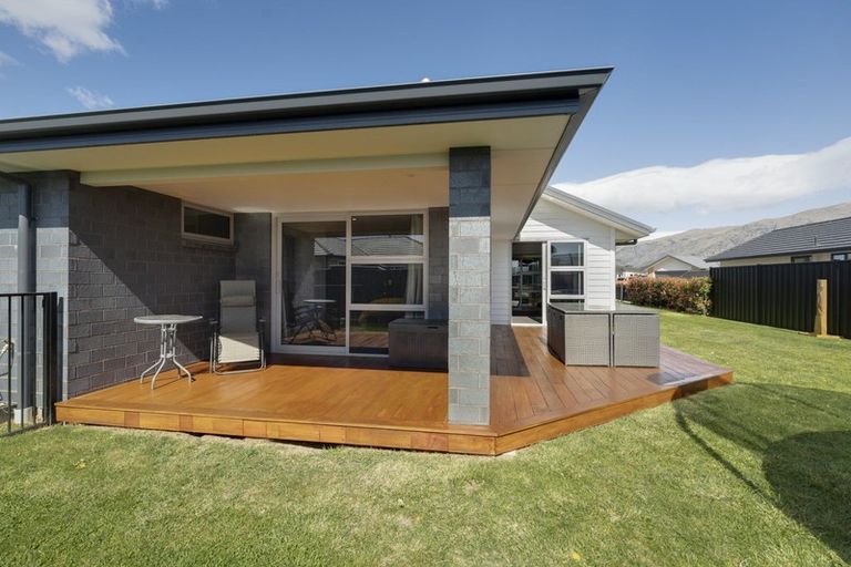 Photo of property in 16 Magnetic Place, Cromwell, 9310