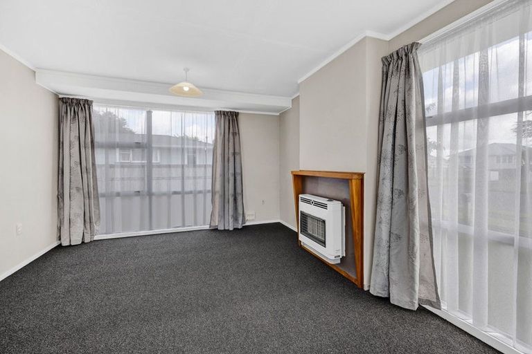 Photo of property in 19 Kamahi Avenue, Hawera, 4610