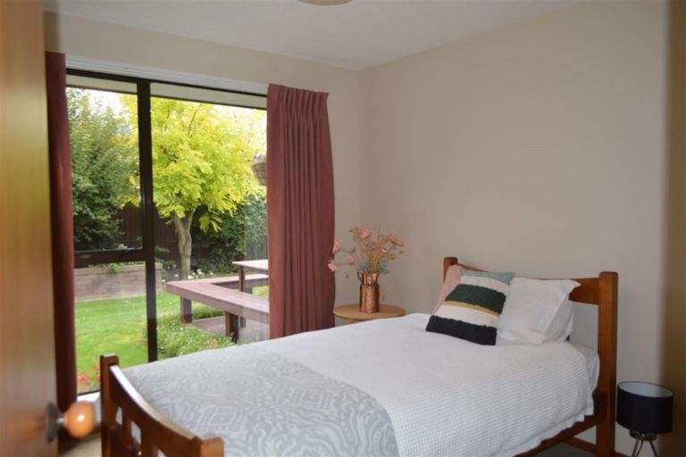 Photo of property in 9 Algie Place, Avonhead, Christchurch, 8042