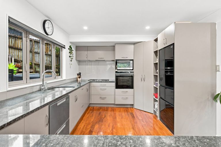 Photo of property in 13 Beaudine Avenue, Glenfield, Auckland, 0629