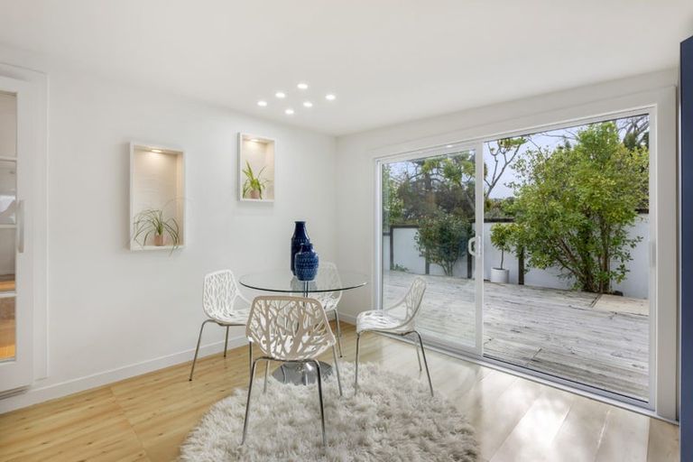 Photo of property in 25 Marsh Avenue, Forrest Hill, Auckland, 0620