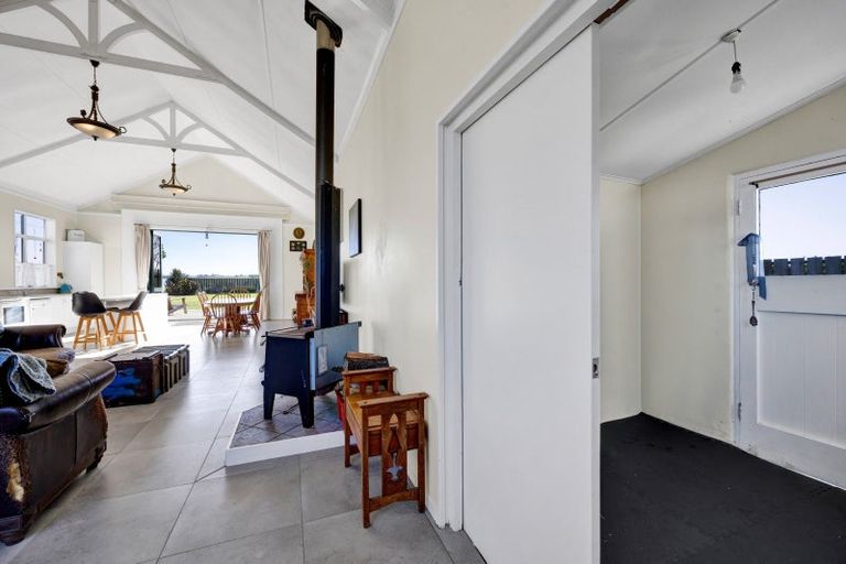 Photo of property in 14 Barclay Road, Okaiawa, Hawera, 4671