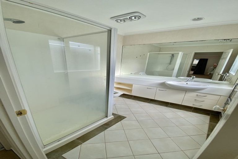 Photo of property in 52 Delmont Close, East Tamaki Heights, Auckland, 2016