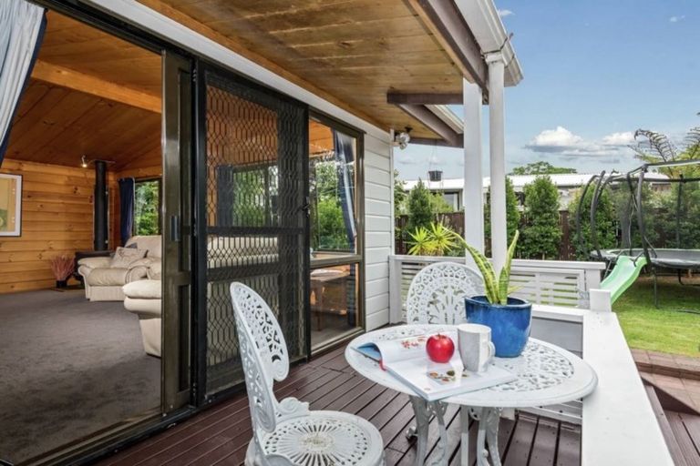 Photo of property in 35 Botany Road, Botany Downs, Auckland, 2010