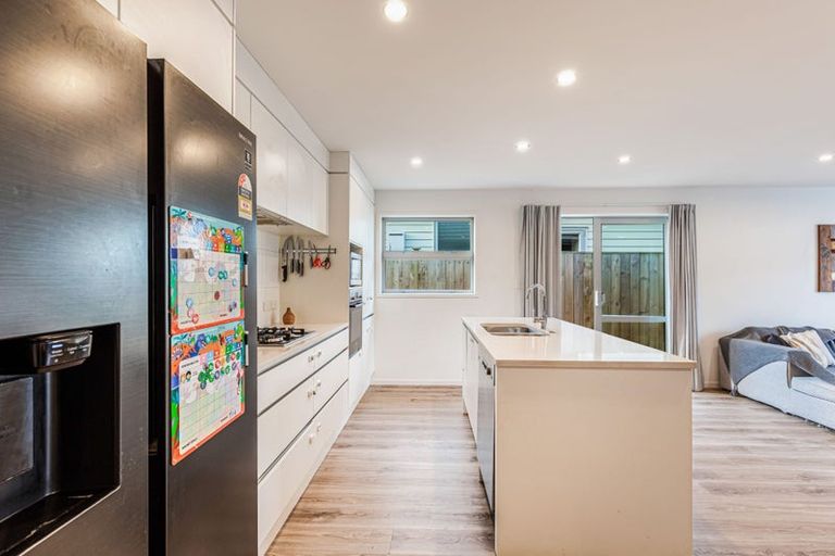 Photo of property in 15 Moemoea Avenue, Kumeu, 0810