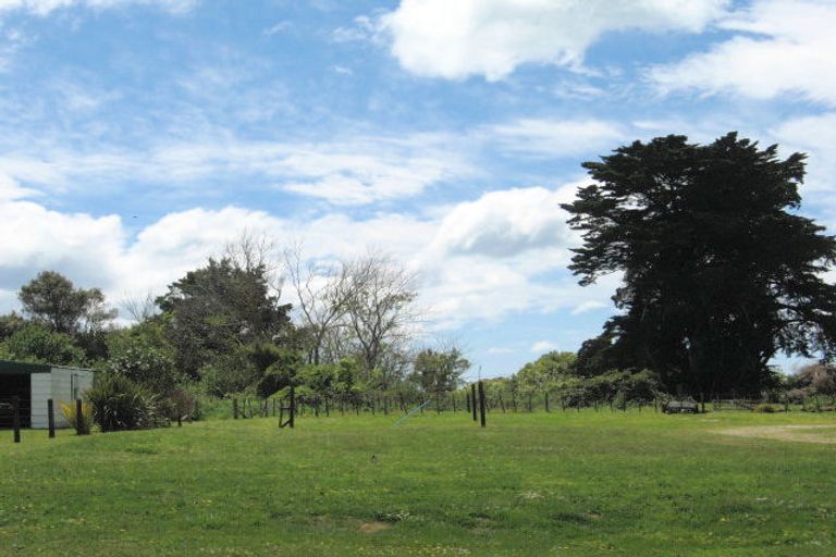 Photo of property in 35 Main Road, Tolaga Bay, 4077