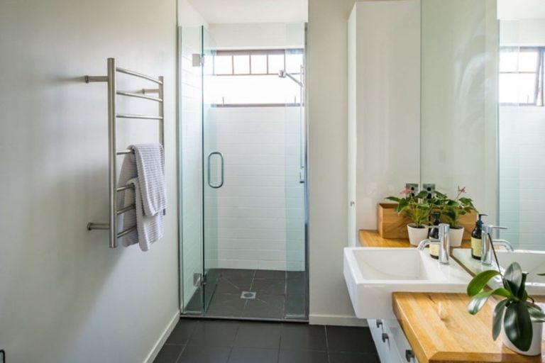 Photo of property in 374 Muritai Road, Eastbourne, Lower Hutt, 5013