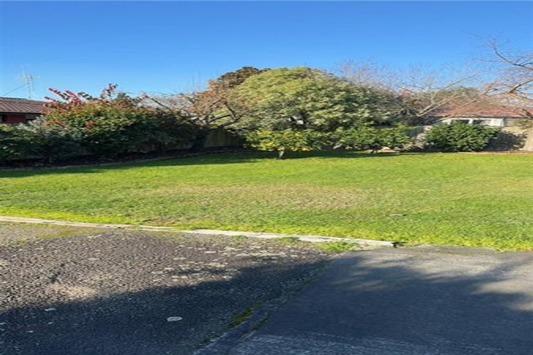 Photo of property in 14 Queenwood Road, Levin, 5510