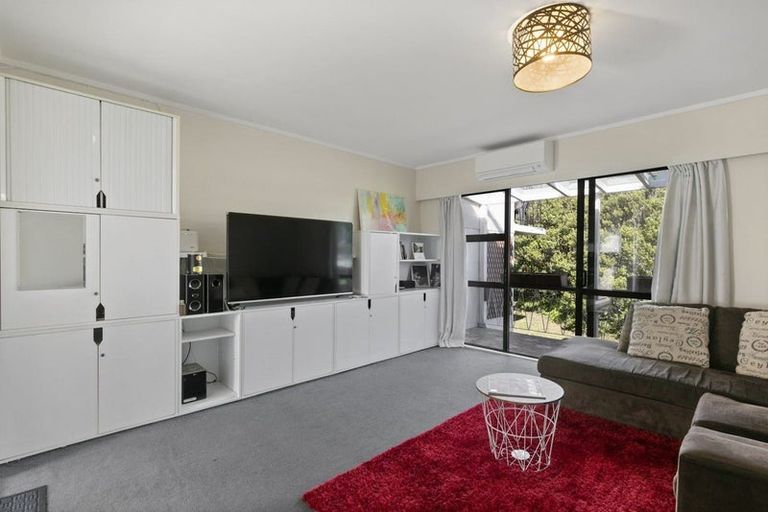 Photo of property in 12/31 Blease Street, New Lynn, Auckland, 0600