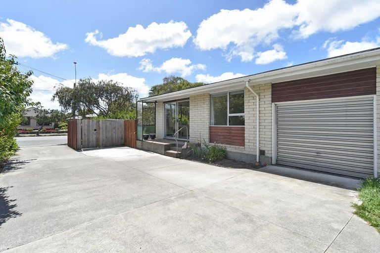 Photo of property in 1/40 Prestons Road, Redwood, Christchurch, 8051