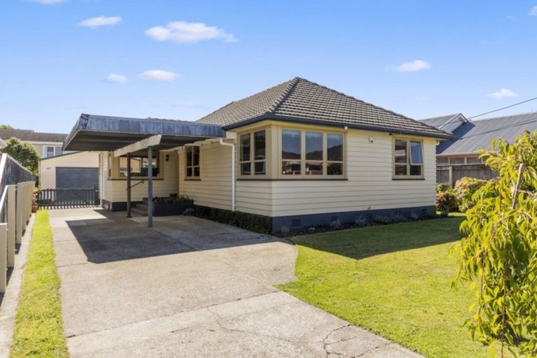 Photo of property in 23 Holyoake Crescent, Avalon, Lower Hutt, 5011