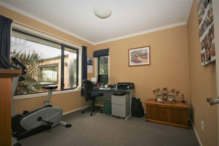 Photo of property in 16 Fowler Road, West Plains, Invercargill, 9874