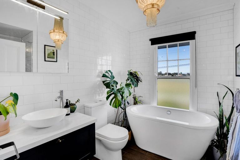 Photo of property in 5 Rogan Street, New Plymouth, 4310