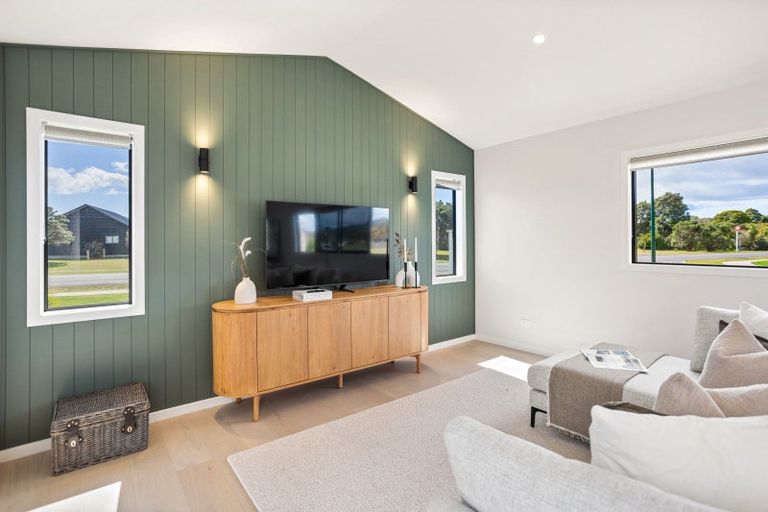 Photo of property in 2 Motutere Drive, Matarangi, 3592