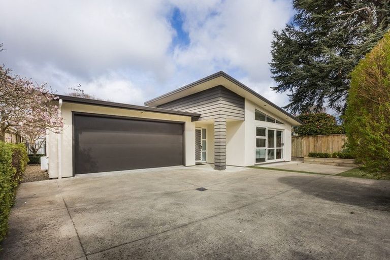 Photo of property in 16 Hardie Street, Hokowhitu, Palmerston North, 4410