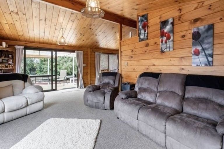 Photo of property in 3 St Annes Crescent, Wattle Downs, Auckland, 2103