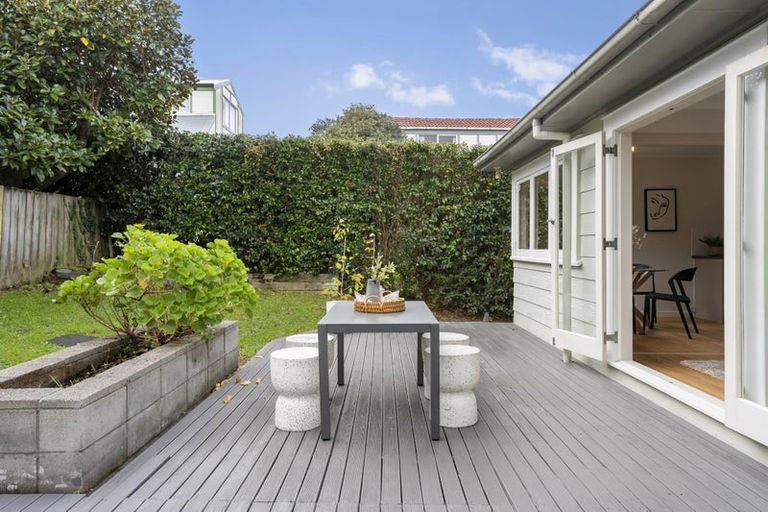 Photo of property in 1/12 Craigbank Avenue, New Lynn, Auckland, 0600