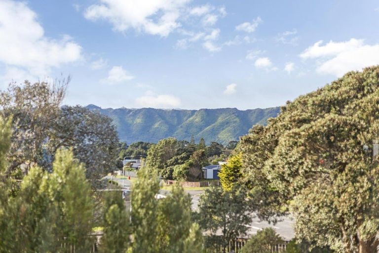 Photo of property in 1 Goldie Place, Waikanae Beach, Waikanae, 5036