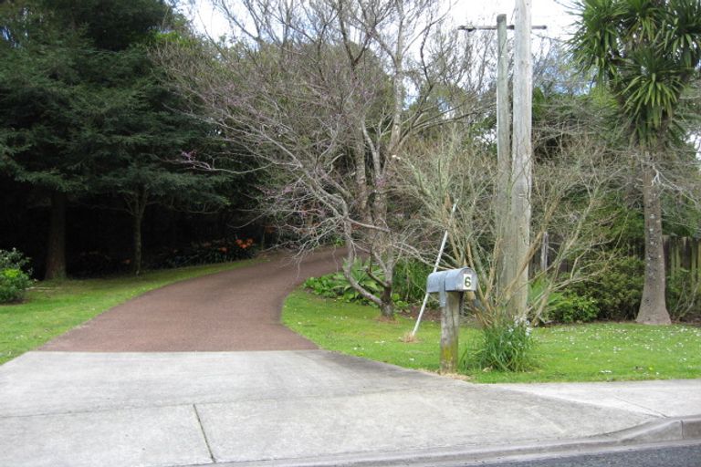 Photo of property in 6 Bush Road, Waiatarua, Auckland, 0604