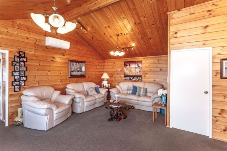 Photo of property in 136 Tirohanga Drive, Whangamata, 3620