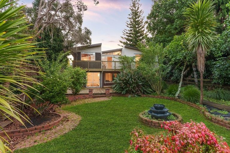 Photo of property in 22 Korotaha Terrace, Rothesay Bay, Auckland, 0630