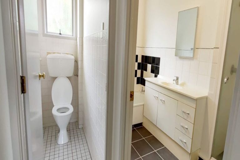 Photo of property in 156 Lynn Road, Bayview, Auckland, 0629