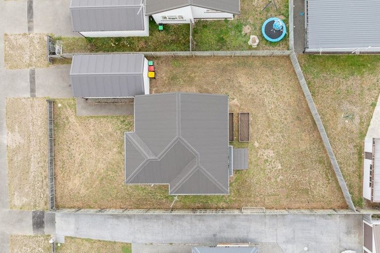 Photo of property in 13 Cuffs Road, Wainoni, Christchurch, 8061