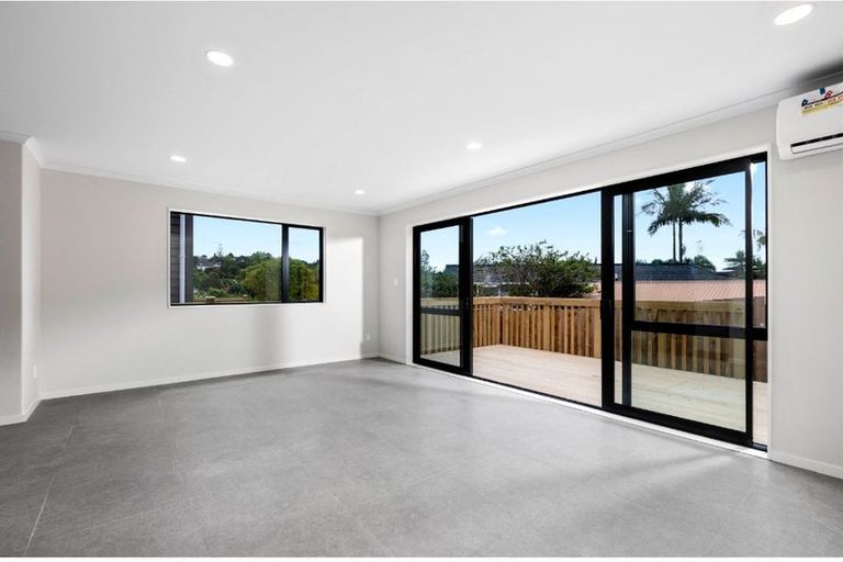 Photo of property in 10c Neilon Place, Northcross, Auckland, 0632