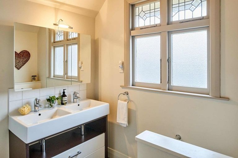 Photo of property in 10 Hinau Street, Woburn, Lower Hutt, 5010