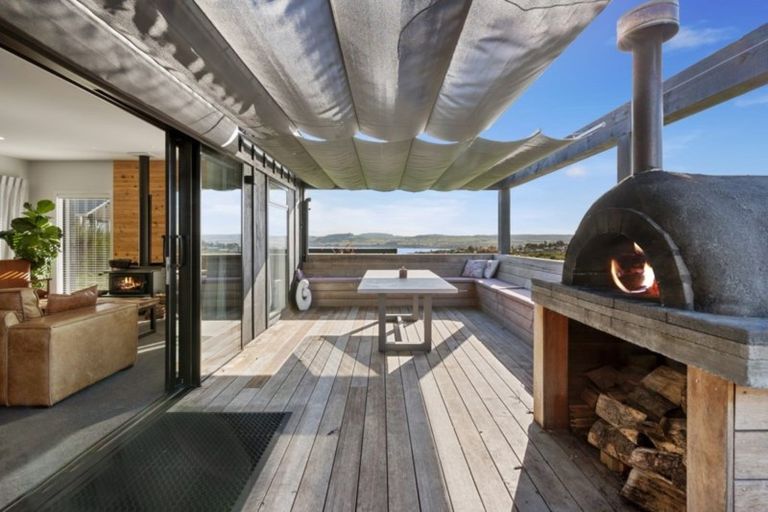 Photo of property in 42 Botanical Heights Drive, Waipahihi, Taupo, 3330