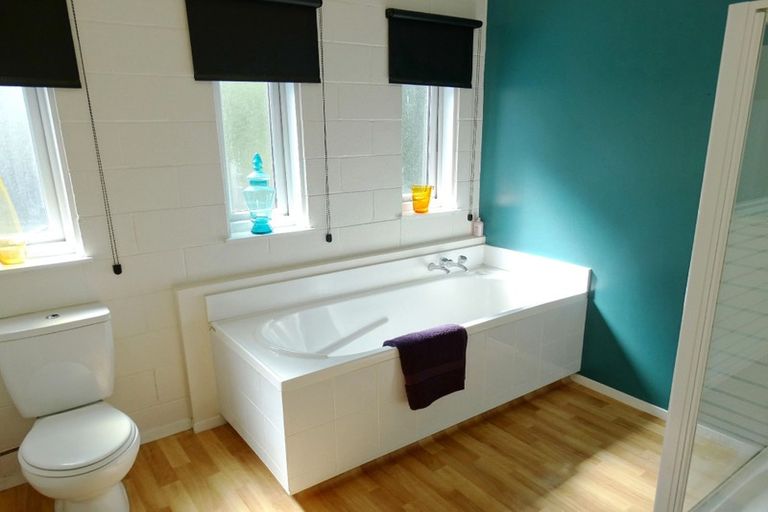 Photo of property in 18 Kauri Road, Waikanae, 5036