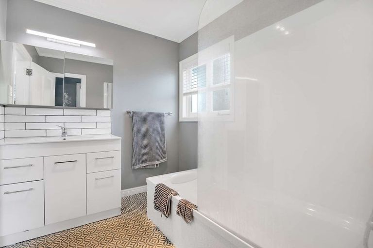 Photo of property in 27 Victoria Avenue, Waiuku, 2123