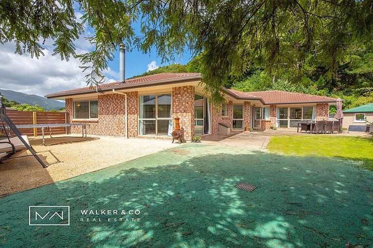 Photo of property in 8 Beechwood Way, Te Marua, Upper Hutt, 5018